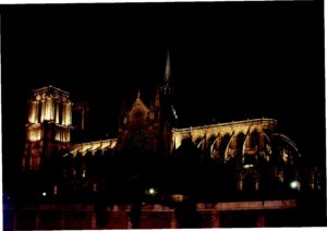 Lire la suite à propos de l’article Hommage aux créateurs des lumières de Notre-Dame de Paris